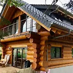 Naturstammhaus Und Zum Brockenbaecker