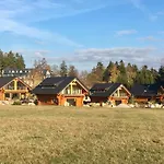 Naturstammhaus Und Zum Brockenbaecker *