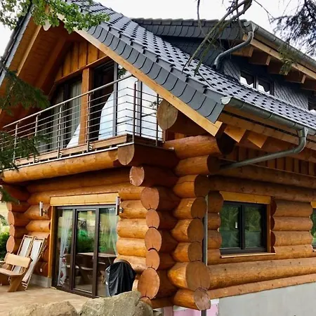 Naturstammhaus Und Zum Brockenbaecker