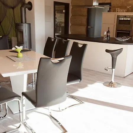 Naturstammhaus Und Zum Brockenbaecker