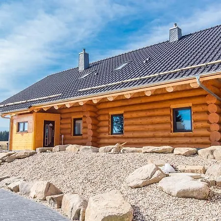 Naturstammhaus Und Zum Brockenbaecker Танне