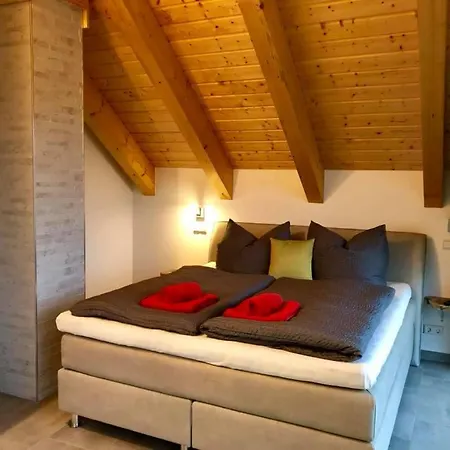 Naturstammhaus Und Zum Brockenbaecker