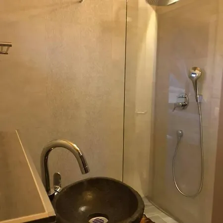 Naturstammhaus Und Zum Brockenbaecker