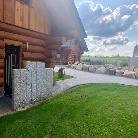 Naturstammhaus Und Zum Brockenbaecker