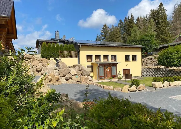 Naturstammhaus Und Zum Brockenbaecker *