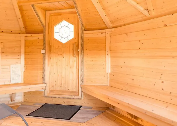 Naturstammhaus Und Zum Brockenbaecker