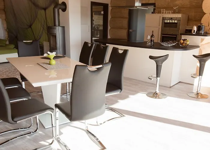 Naturstammhaus Und Zum Brockenbaecker