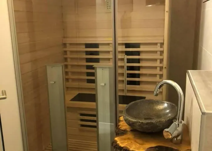 Naturstammhaus Und Zum Brockenbaecker *