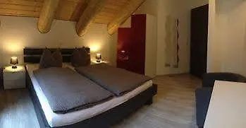 Naturstammhaus Und Zum Brockenbaecker